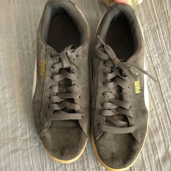 PUMA gray white low top size 9 suede tie up sneakers - Picture 2 of 10
